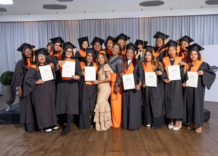 Academia Andrea y MINERD gradúan nuevas técnicas en peluquería y estética, impulsando la transformación social y el empoderamiento femenino